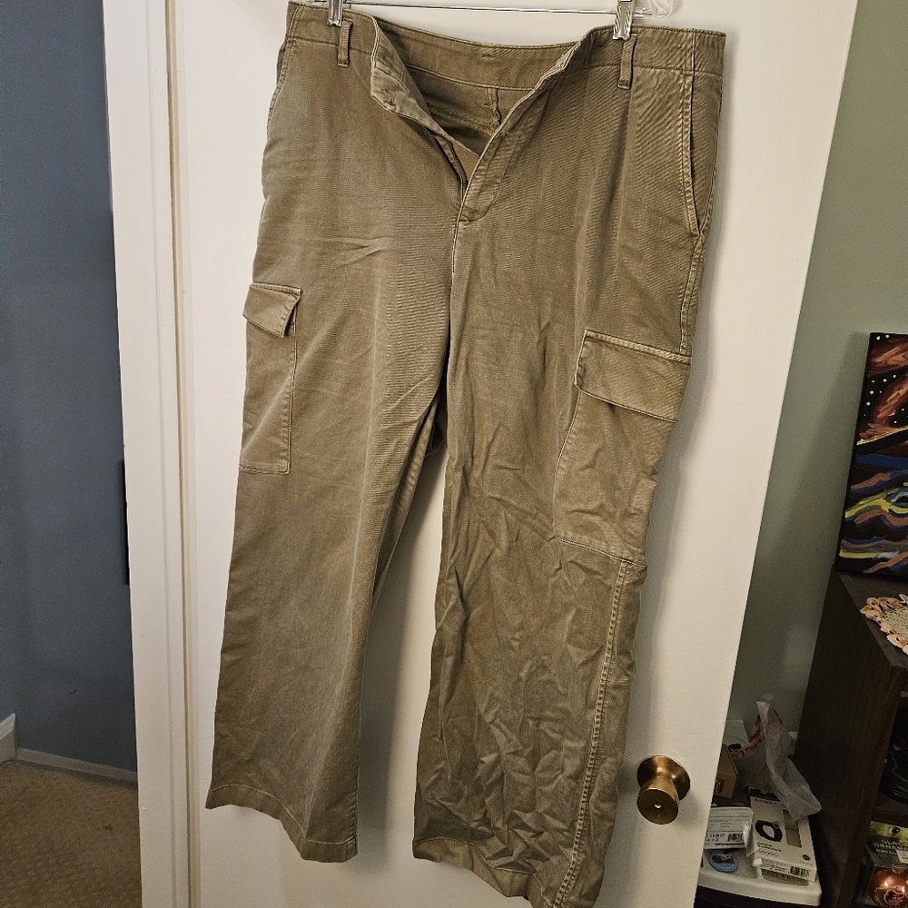 Women's GAP Loose Fit Green Khaki Cargo Pants Size 16